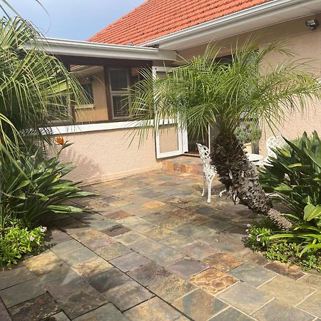 At Sta-Plus Guest House Port Elizabeth Esterno foto