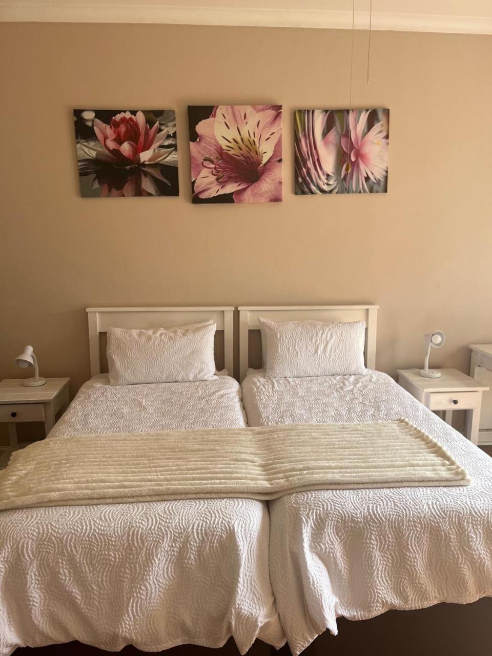 At Sta-Plus Guest House Port Elizabeth Esterno foto