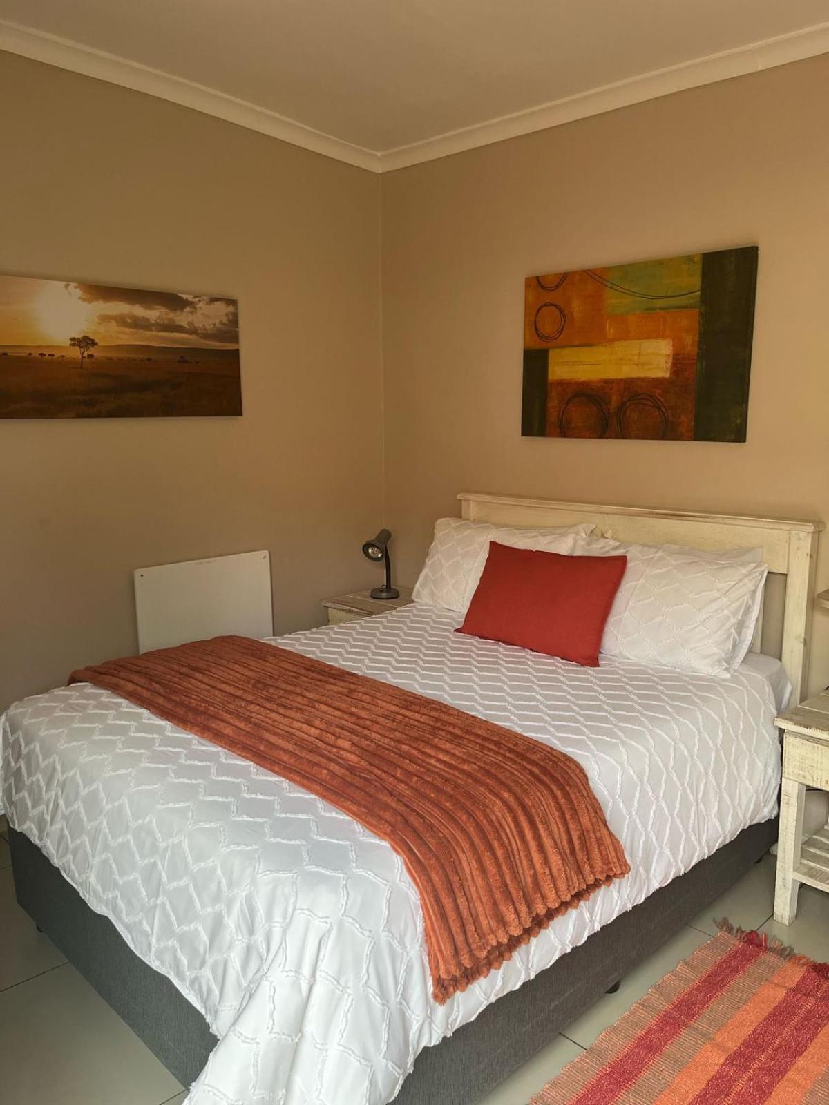 At Sta-Plus Guest House Port Elizabeth Esterno foto