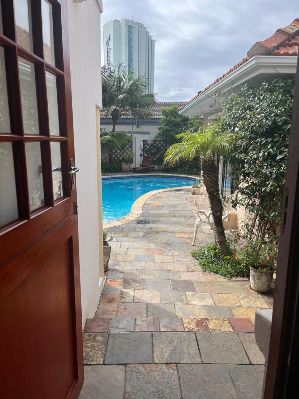 At Sta-Plus Guest House Port Elizabeth Esterno foto