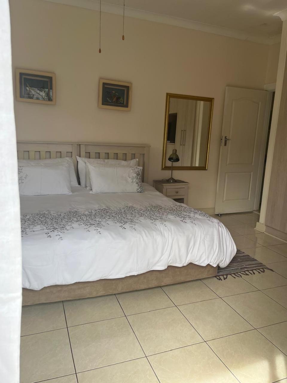 At Sta-Plus Guest House Port Elizabeth Esterno foto