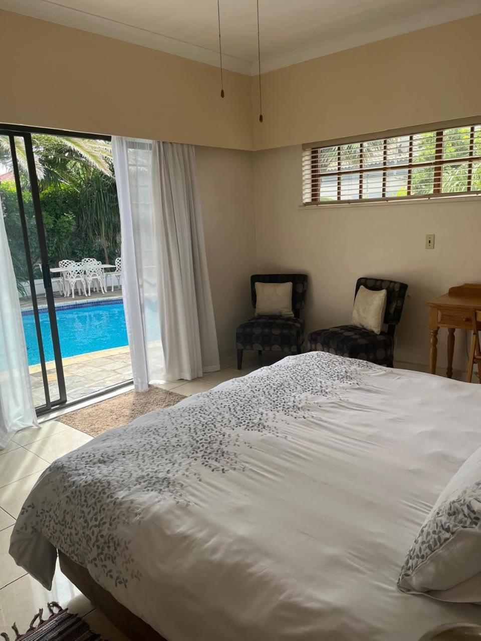 At Sta-Plus Guest House Port Elizabeth Esterno foto