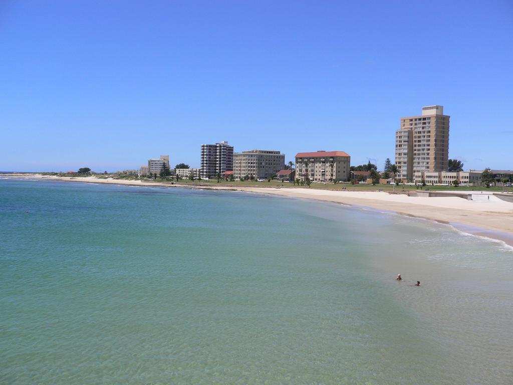 At Sta-Plus Guest House Port Elizabeth Esterno foto